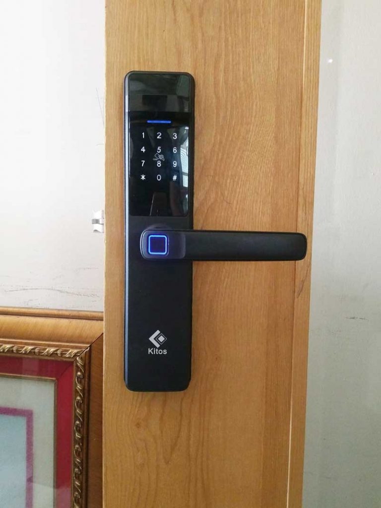 Phân phối thiết bị nhà thông minh, Cổng tự động, Khóa thông minh, Chuông hình, Rèm tự động ở CCHome