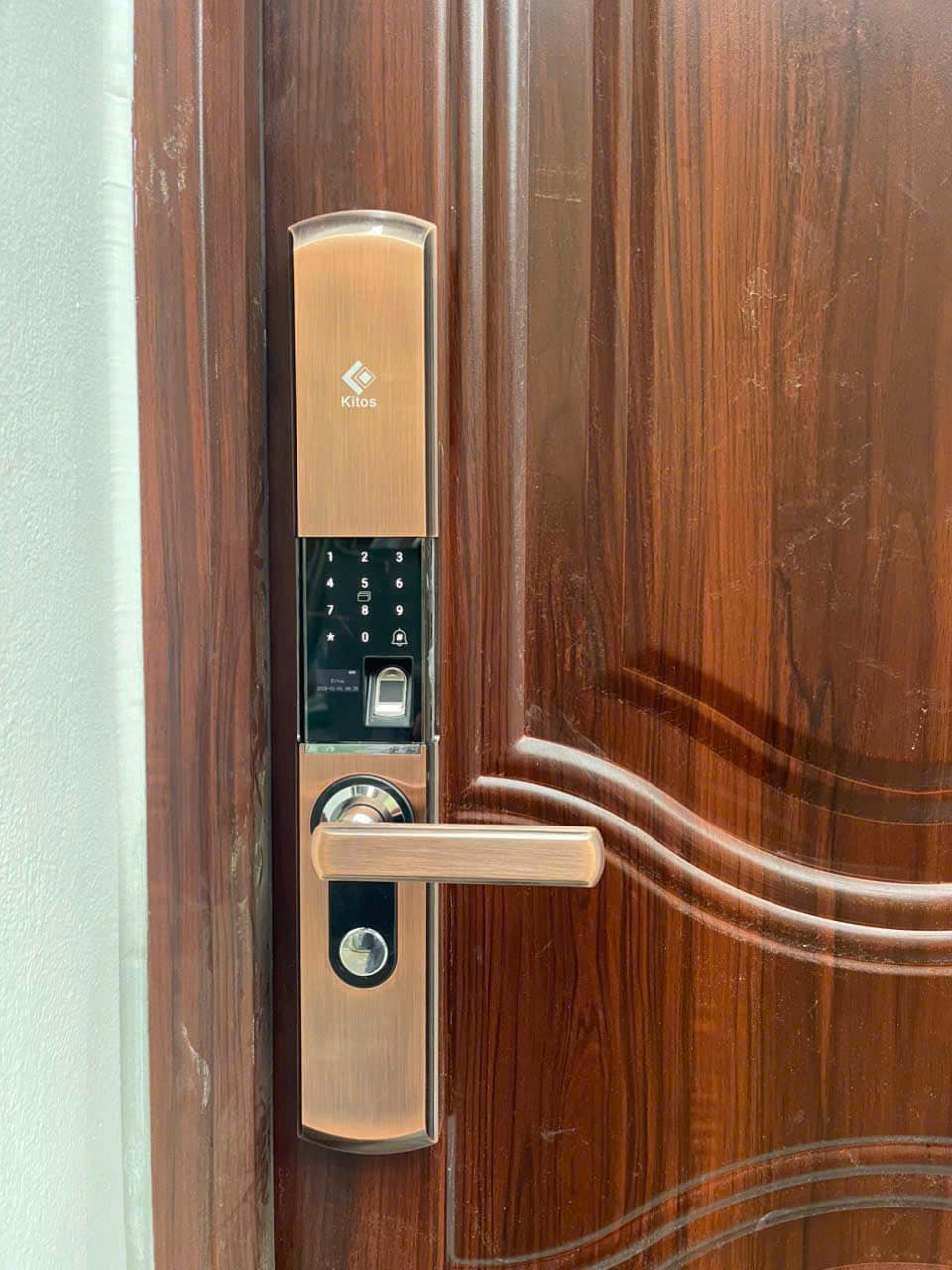 Khoá cửa vân tay thông minh Kitos DL072