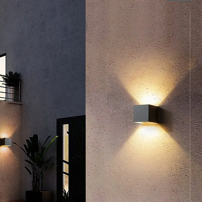 Đèn Lumi Gắn Tường Ngoài Trời Vuông 2*6W